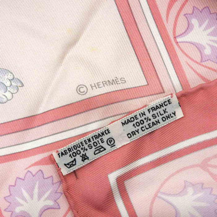 HERMES 
OEillets sauvages et autres Caryophyllees スカーフ 大判 シルク 
カレ 90 野生のカーネーションやナデシコ