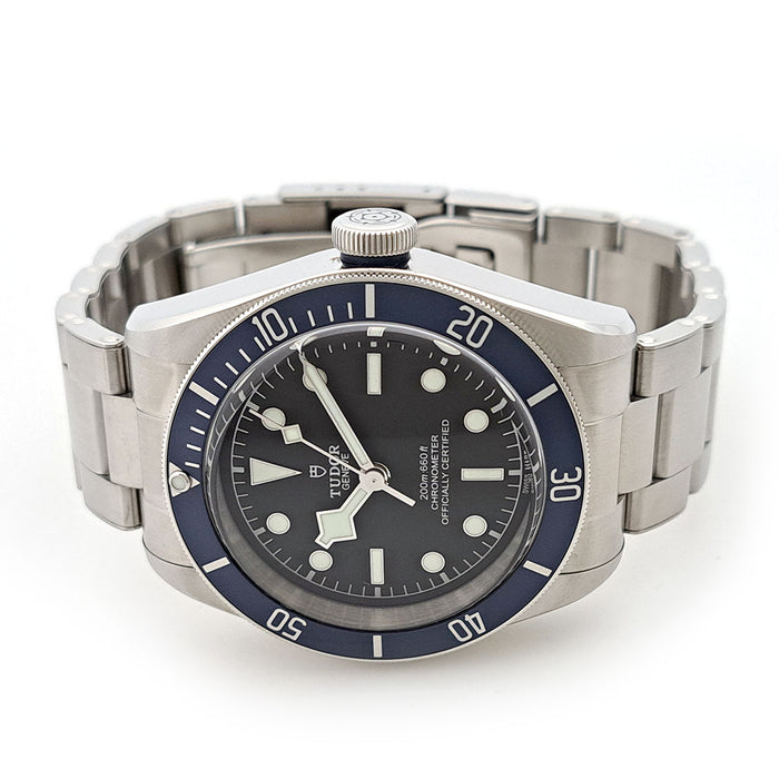 TUDOR
Black Bay
With box and warranty card