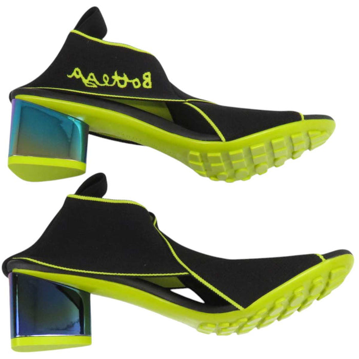 BOTTEGAVENETA
logo metallico
sandali flessibili