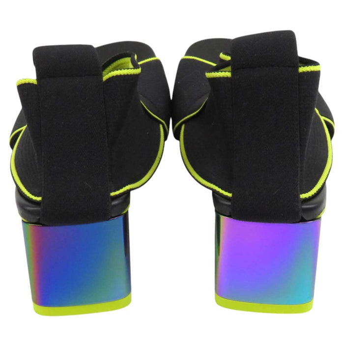 BOTTEGAVENETA
logo metallico
sandali flessibili