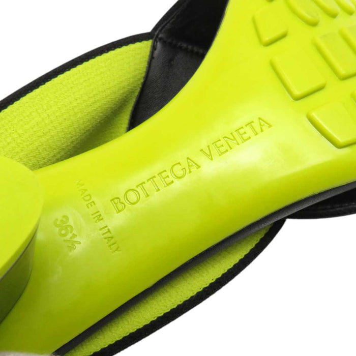BOTTEGAVENETA
logo metallico
sandali flessibili
