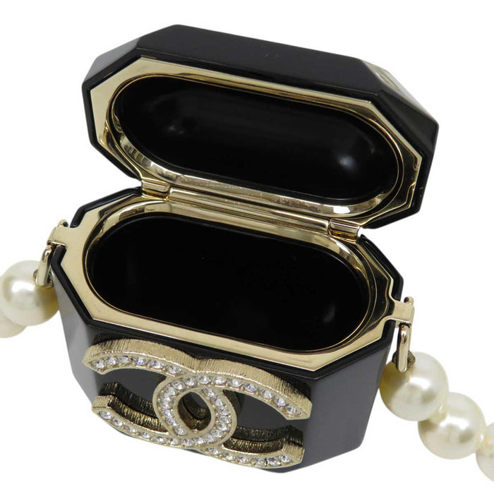CHANEL 
AirPods B21A COCO CC ライトゴールドカラーメタル 
ココマーク コットンパール チェーンベルト エアポッズケース