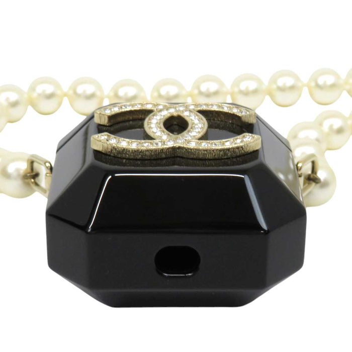 CHANEL 
AirPods B21A COCO CC ライトゴールドカラーメタル 
ココマーク コットンパール チェーンベルト エアポッズケース