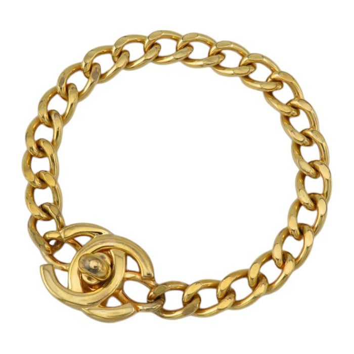 CHANEL 
96A logo COCO CC metallo color oro 
marchio Coco vintage braccialetto a catena curva
