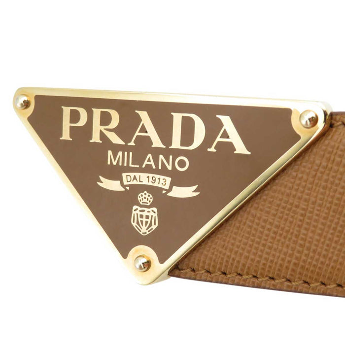 PRADA 
三角ロゴ ゴールドカラーメタル 
ロゴ トライアングル プレート バックル レザー ベルト