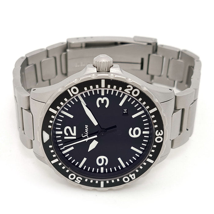 Sinn 
657 
With box and warranty card