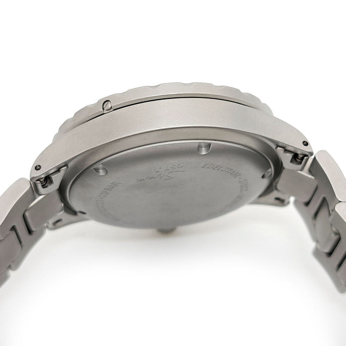 Sinn 
657 
With box and warranty card
