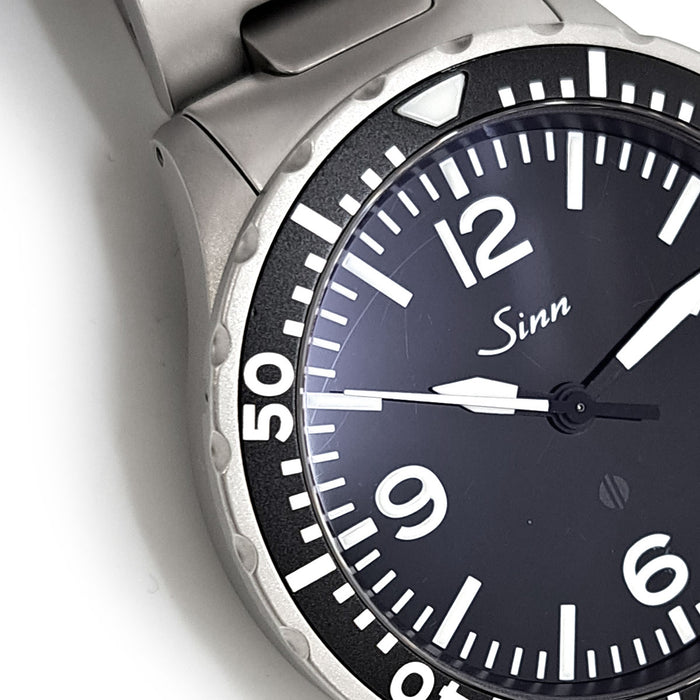 Sinn 
657 
With box and warranty card
