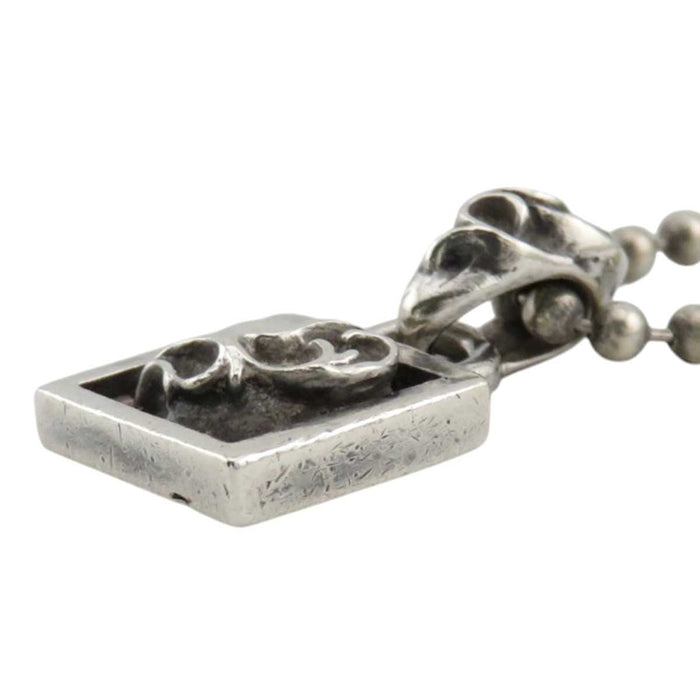 CHROME HEARTS 
CIONDOLO A CUORE INCORNICIATO 1998 INCISO ARGENTO 
CIONDOLO CUORE INCORNICIATO COLLANA A CATENA A SFERE