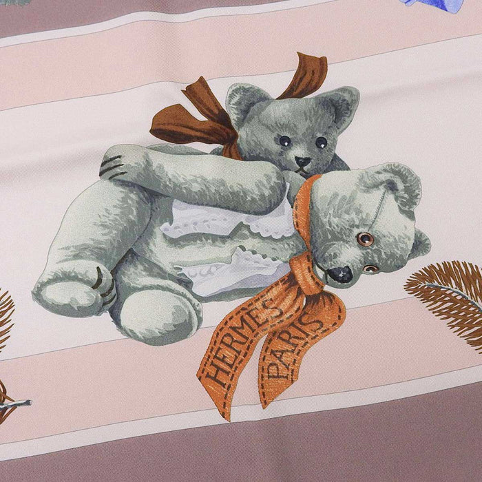 HERMES 
Seta grande formato Teddy Bear Orso 
Carré 90 Confidents des Coeurs Amici del cuore Sciarpa