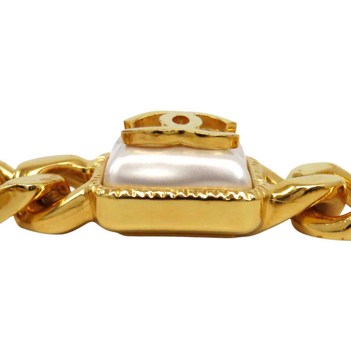 CHANEL
B20K COCO CC Gold Color Metal Curve Chain
Coco Mark Square Cotton Pearl Chain Necklace