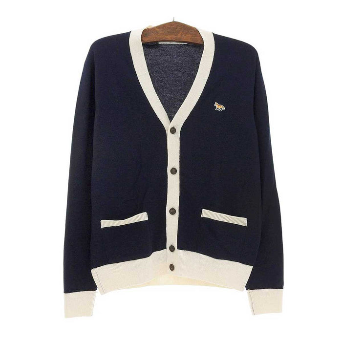 MAISON KITSUNE 
メゾンキツネ Vネック ベイビーフォックス 刺繍 パッチ 
ウール ニット カーディガン