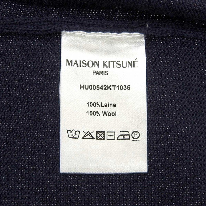 MAISON KITSUNE 
メゾンキツネ Vネック ベイビーフォックス 刺繍 パッチ 
ウール ニット カーディガン