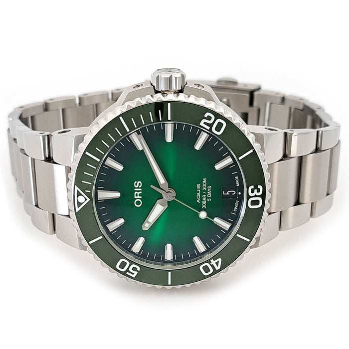 ORIS 
Aquis Date Caliber 400 
With Box and Warranty Card
