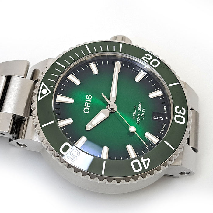 ORIS 
Aquis Date Caliber 400 
With Box and Warranty Card