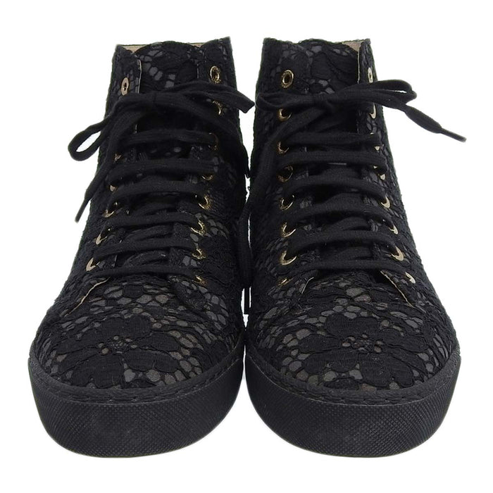 CHANEL 
Logo COCO CC Floral Pattern 
Coco Mark Lace High-Cut Sneakers