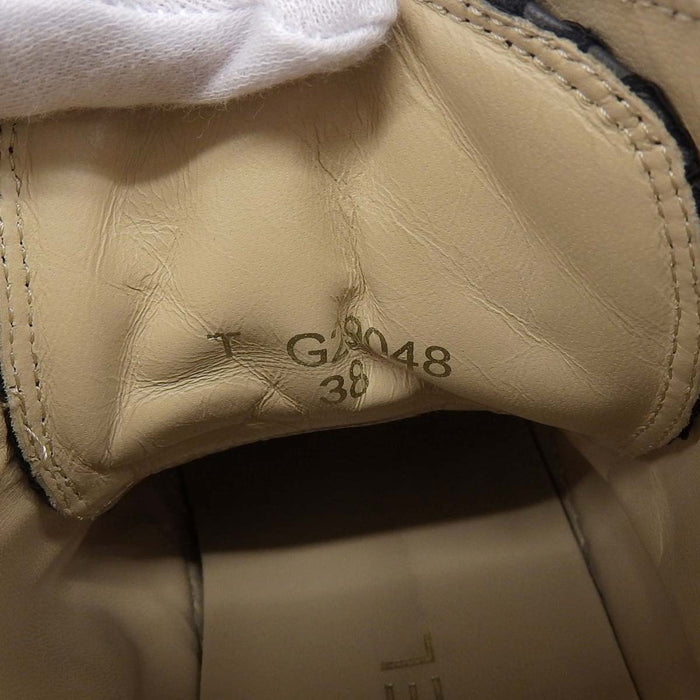 CHANEL 
Logo COCO CC Floral Pattern 
Coco Mark Lace High-Cut Sneakers