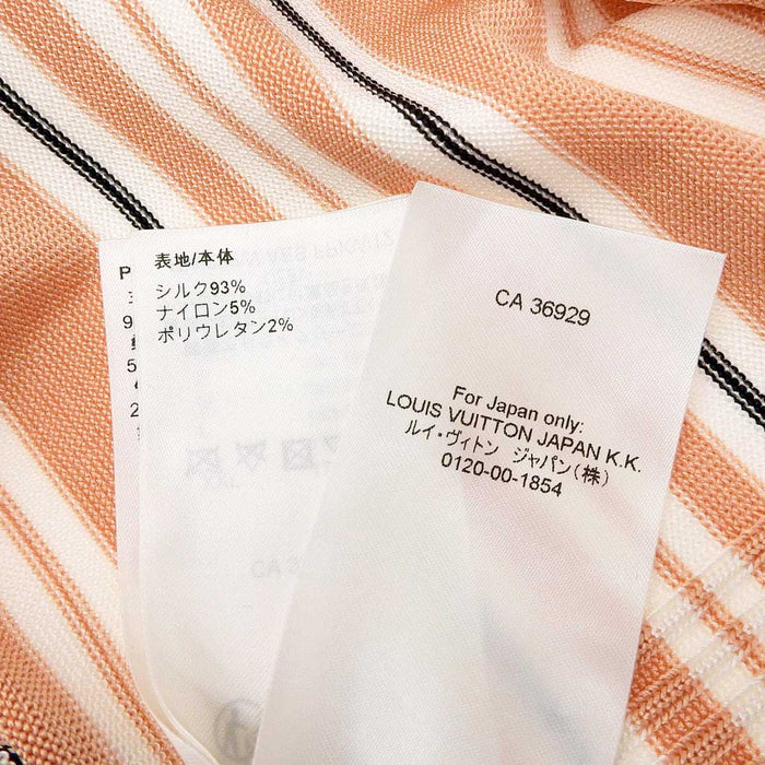 LOUIS VUITTON 
1ABQ9A LV ロゴ ワッペン ボーダー柄 ノースリーブ 
シルク ヘンリーネック タンクトップ
