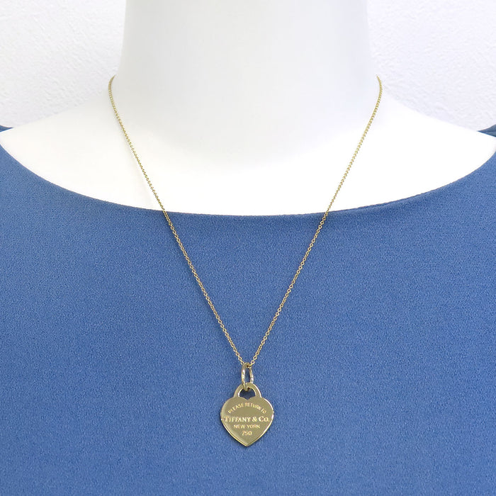 TIFFANY&Co. 
Collana con ciondolo a forma di cuore