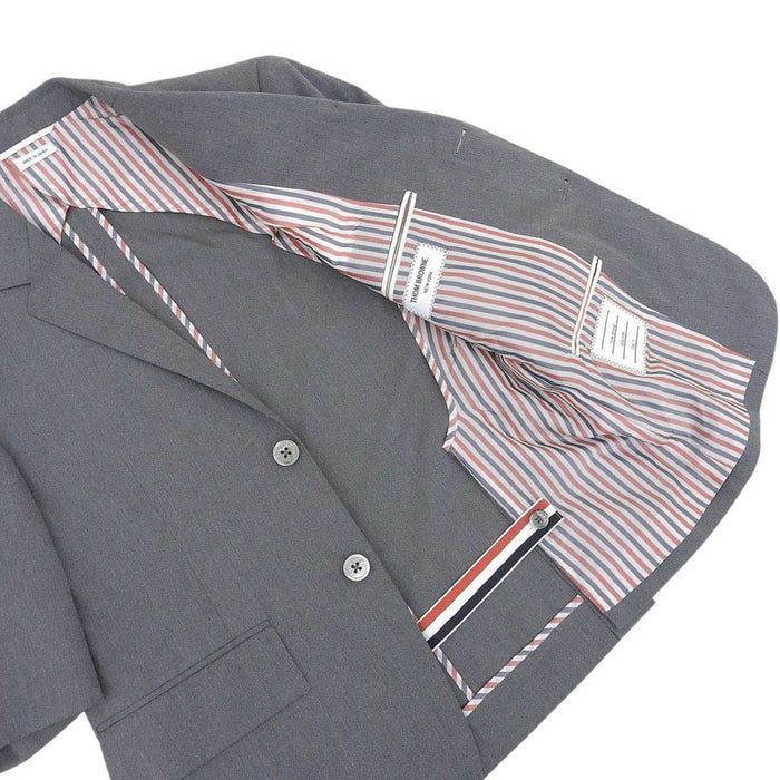THOM BROWNE 
linguetta ad anello a righe 
giacca a maniche corte