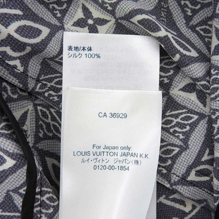 LOUIS VUITTON
LV Logo RW211A ZPD FKDR41 Since 1854 Dress
Since 1854 Monogram Bicolor Silk One-piece