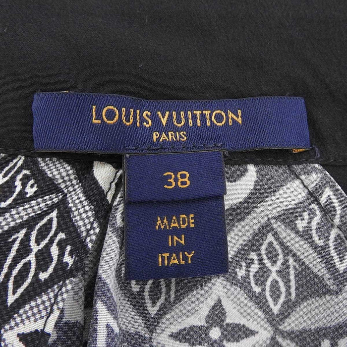 LOUIS VUITTON
LV Logo RW211A ZPD FKDR41 Since 1854 Dress
Since 1854 Monogram Bicolor Silk One-piece