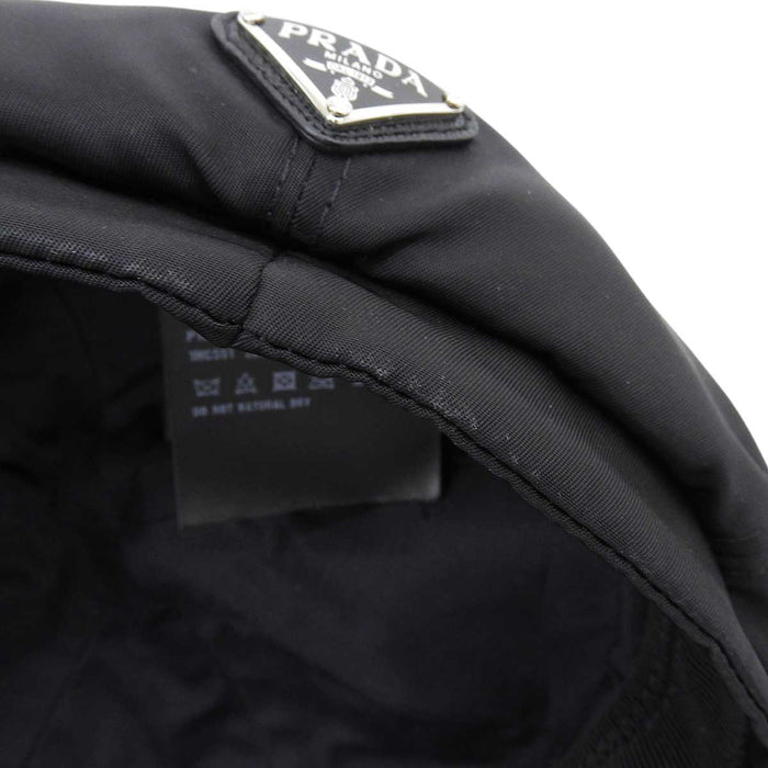 PRADA 
三角ロゴ 帽子 
RE NYLON ナイロン トライアングルプレート キャスケット