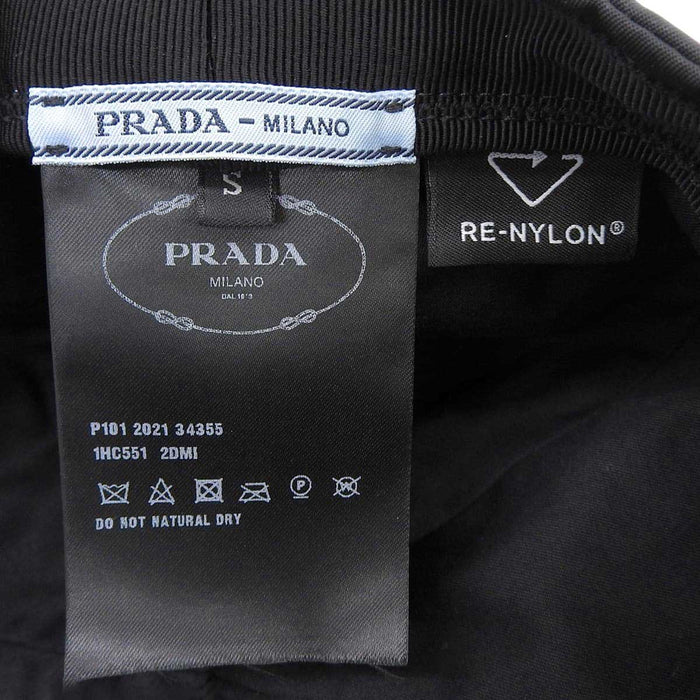 PRADA 
三角ロゴ 帽子 
RE NYLON ナイロン トライアングルプレート キャスケット