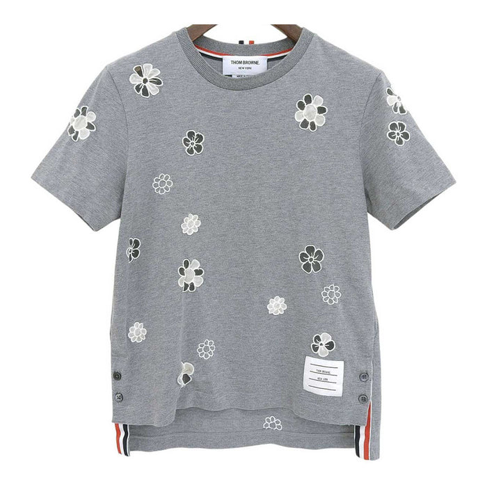 THOM BROWNE 
花柄 トリコロール コットン シルク 
フラワー エンブロイダリー Tシャツ