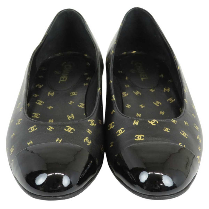 CHANEL 
COCO CC Logo Leather Patent 
Coco Mark Flat Pumps