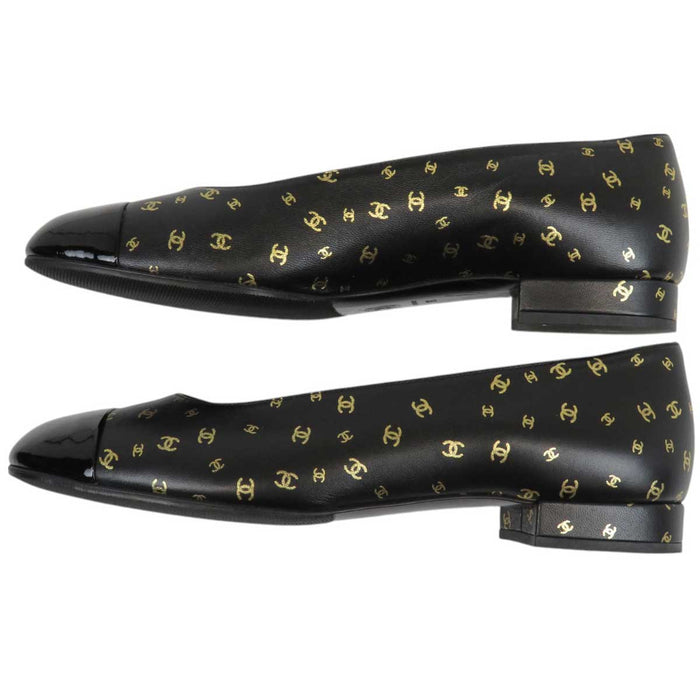CHANEL 
COCO CC Logo Leather Patent 
Coco Mark Flat Pumps