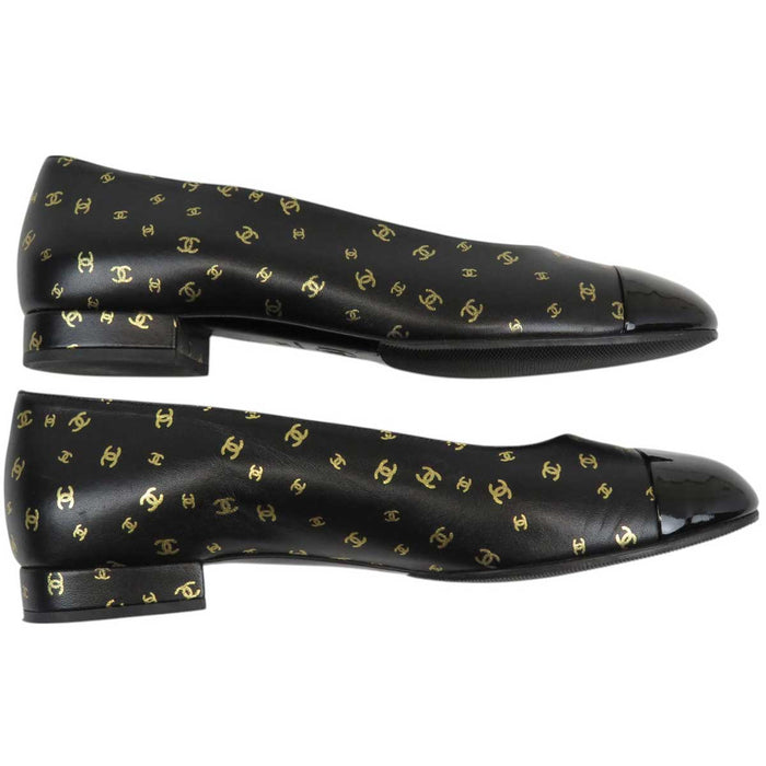 CHANEL 
COCO CC Logo Leather Patent 
Coco Mark Flat Pumps