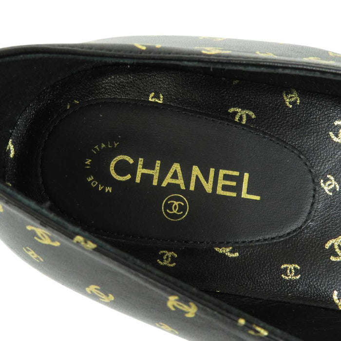 CHANEL 
COCO CC Logo Leather Patent 
Coco Mark Flat Pumps
