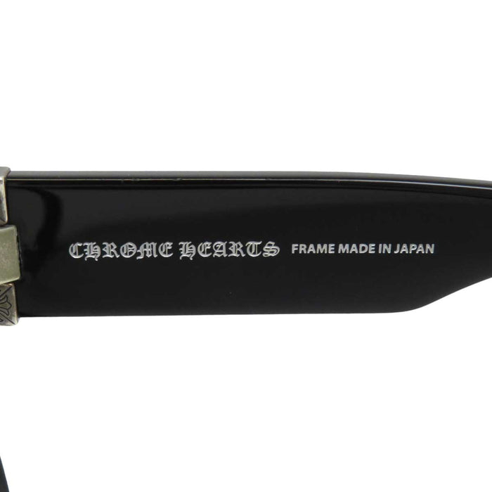 CHROME HEARTS 
Lunettes de soleil Slore CH Croix 
SLHORE Côté Pyramide Clous Lunetterie Sans correction