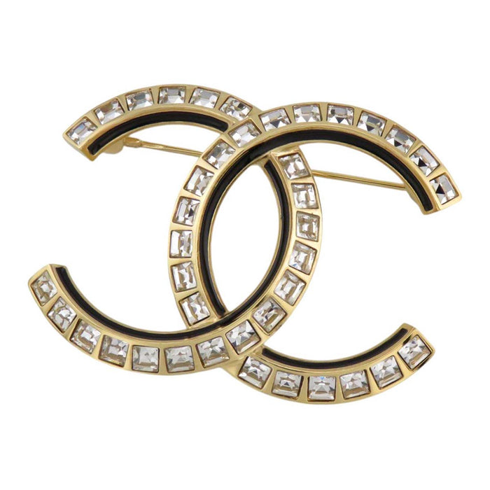 CHANEL 
A24C COCO CC metallo color oro con strass 
Spilla con logo Coco e strass