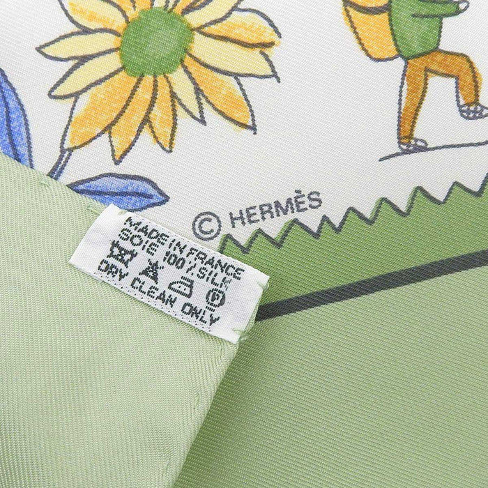 HERMES
Silk Large Square
Carré 90 RE TOUR A LA TERRE Returning to the Homeland Scarf