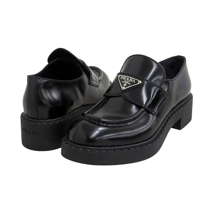 PRADA 
トライアングルロゴ 
チョコレート ブラッシュドレザー ローファー