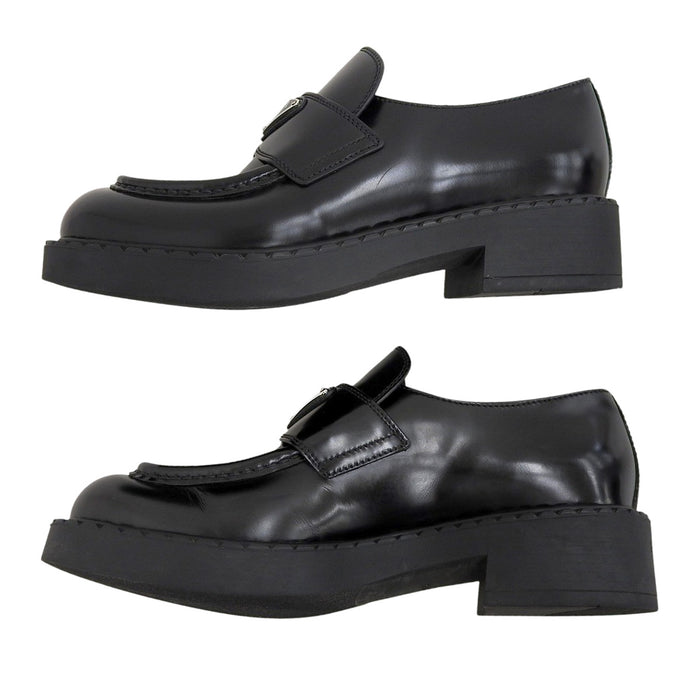 PRADA 
トライアングルロゴ 
チョコレート ブラッシュドレザー ローファー