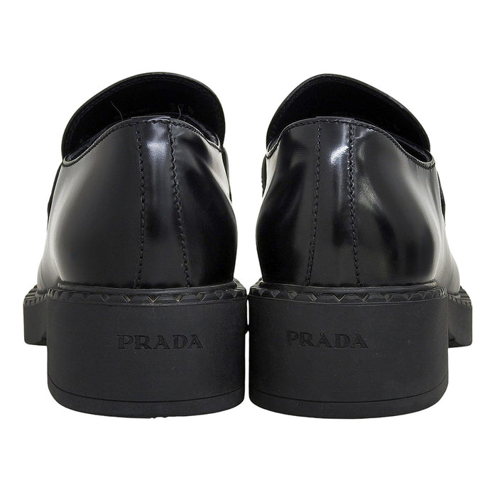 PRADA 
トライアングルロゴ 
チョコレート ブラッシュドレザー ローファー