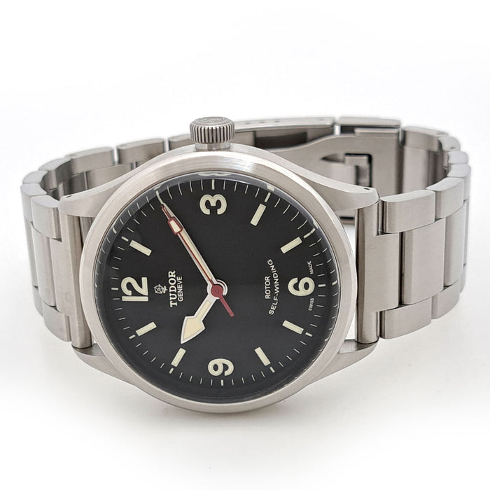 TUDOR 
Ranger 
With box and warranty card