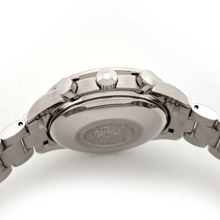 OMEGA
Speedmaster Chronograph Date
With box and warranty card