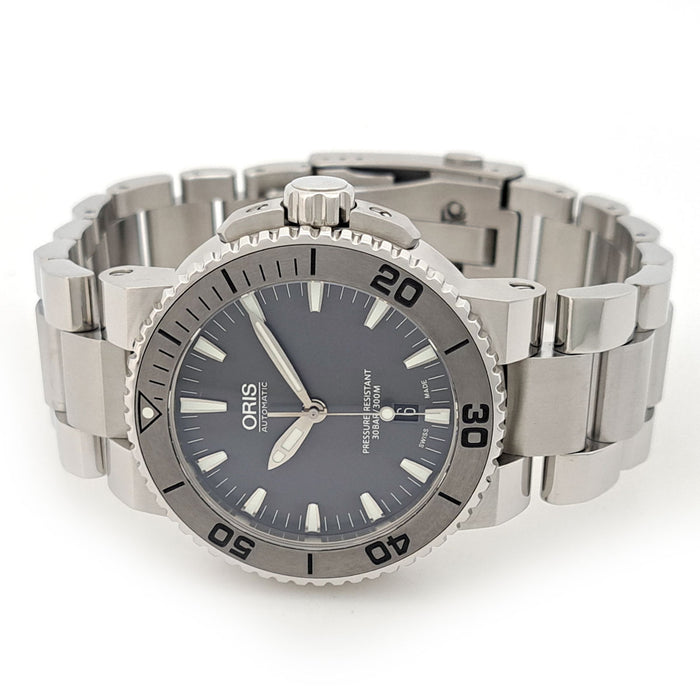 ORIS 
Aquis Date