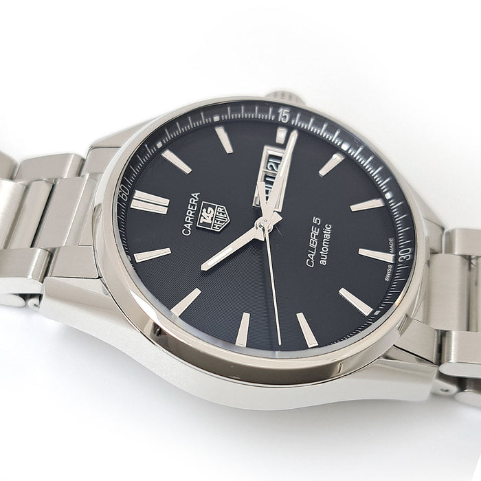 TAG HEUER
Carrera Jour-Date
Avec boîte et garantie