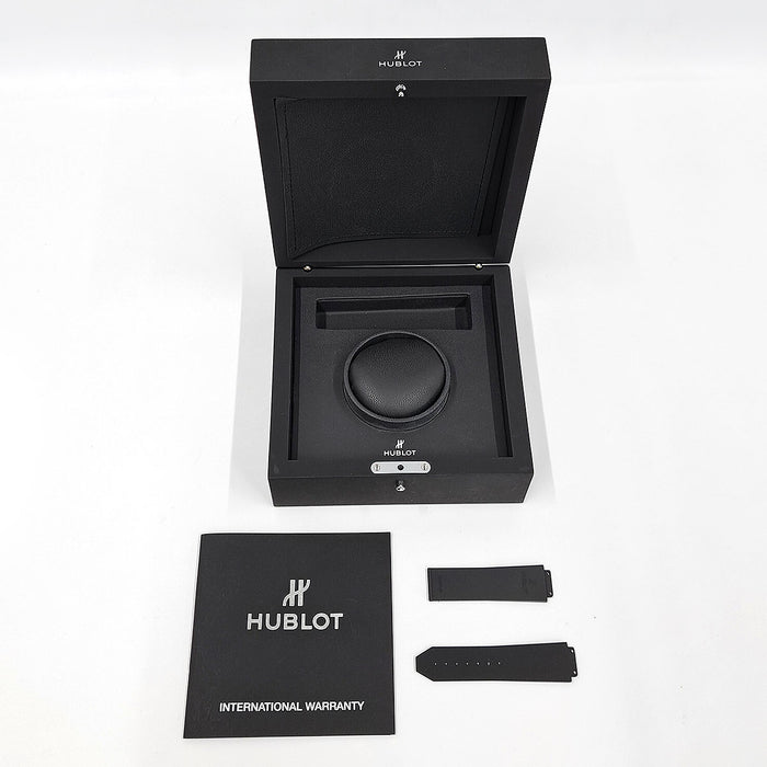HUBLOT
Classic Fusion Cruz-Diez Limited
With box and warranty card