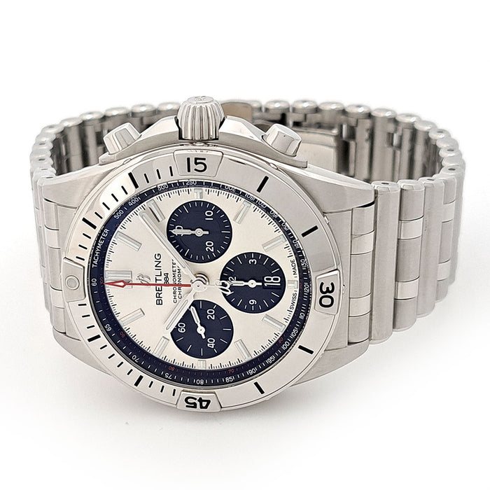 BREITLING 
Chronomat B01 42 
With box and warranty card