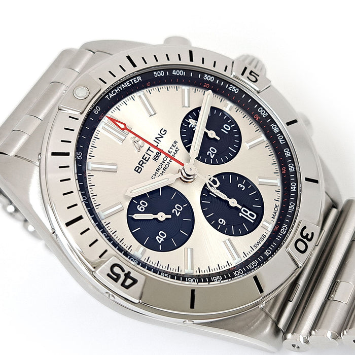 BREITLING 
Chronomat B01 42 
With box and warranty card