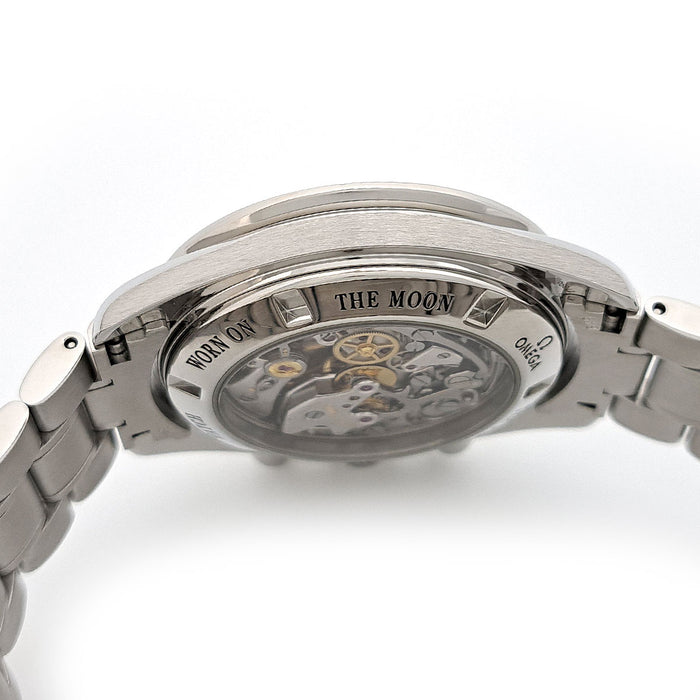 OMEGA
Speedmaster Professional
With box and warranty card