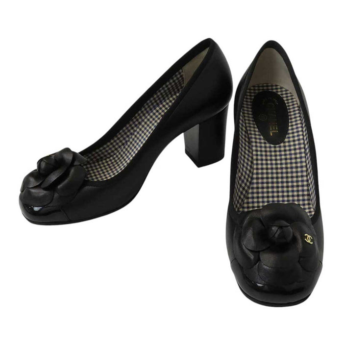 CHANEL 
COCO CC Logo 11C Patent 
Coco Mark Camellia Leather Pumps