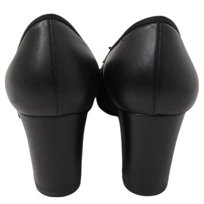 CHANEL 
COCO CC Logo 11C Patent 
Coco Mark Camellia Leather Pumps