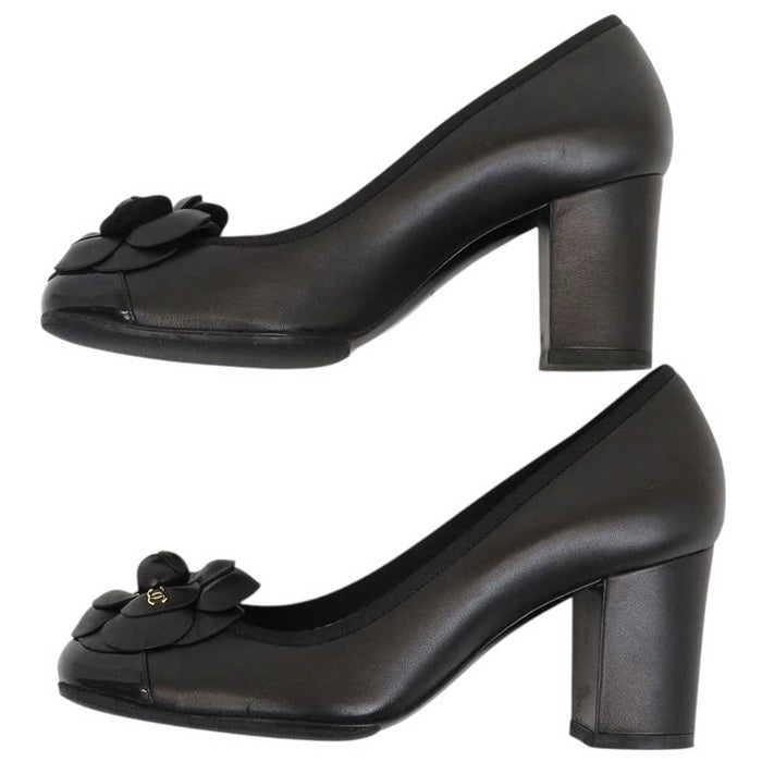CHANEL 
COCO CC Logo 11C Patent 
Coco Mark Camellia Leather Pumps